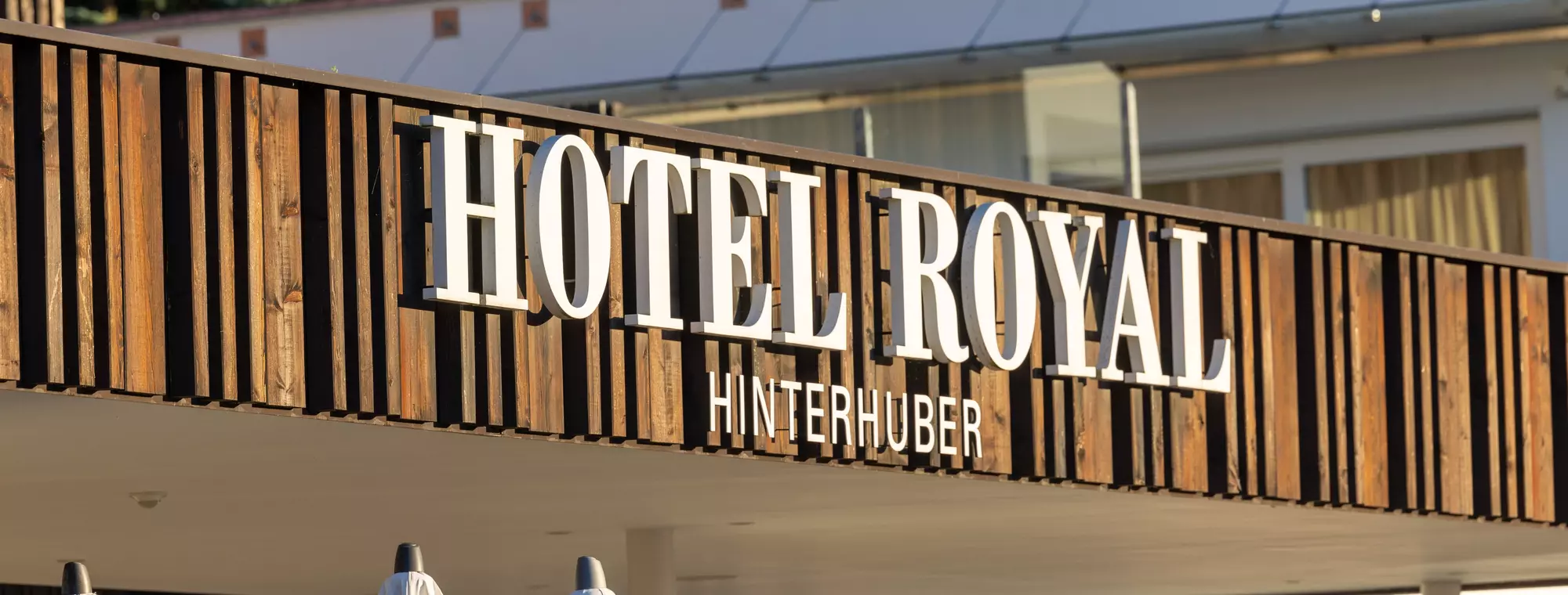 Aussenansicht Schriftzug Hotel Royal Hinterhuber