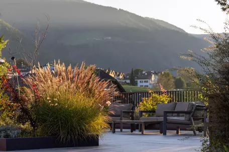 Terrasse des Hotel Royal Hinterhuber in der Abenddämmerung