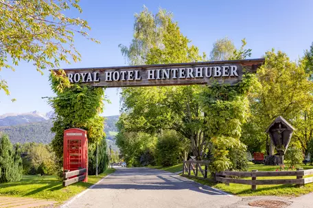 Eingangsschild Hotel Royal Hinterhuber