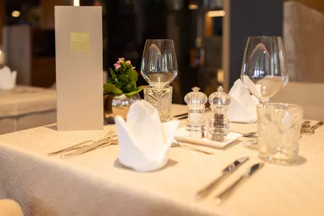 Gedeckter Tisch im Restaurant des Hotel Royal Hinterhuber