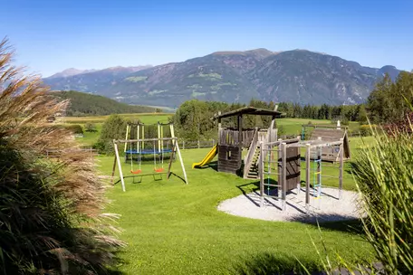 Spielplatz im Garten des Hotel Royal Hinterhuber